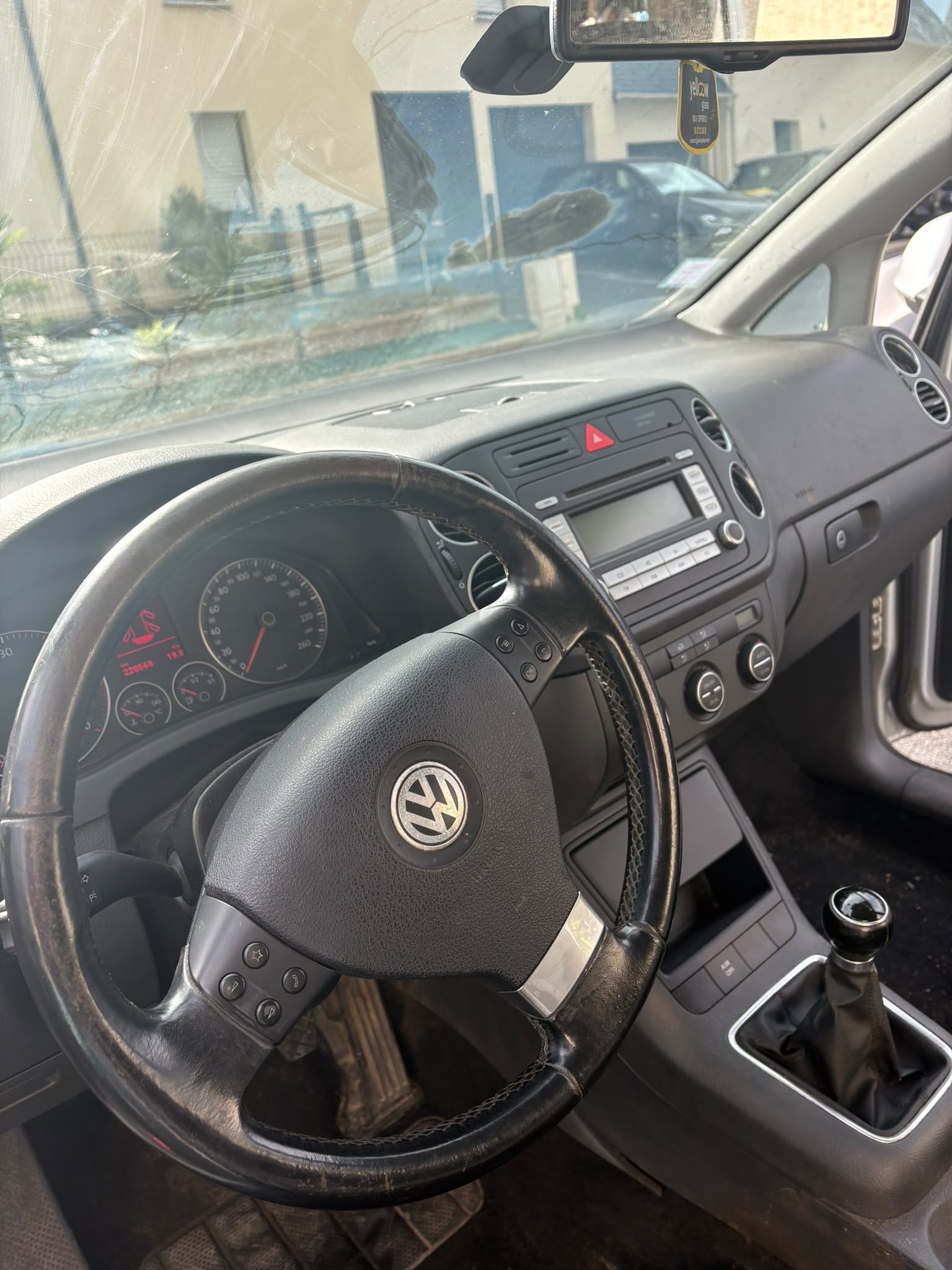 Tableau de bord et poste de conduite d’une Volkswagen lors de la prestation